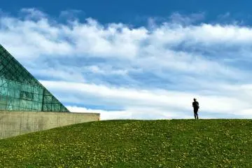 Moerenuma Park, Sapporo, Japan (Photo: <a href="https://www.flickr.com/photos/kaleydoscopic/18429336072/in/photolist-ghY8wm-4zd72-u5xaxE-9XZQHr-9Y2Nmu-dUnjmy-9Y15aP-4CLRz-9Y43qf-9Y3zCy-9XZQ42-9XYTRx-9XYULi-9Y3A8Q-9Y4jN1-9Y3N7y-9Y3o17-9Y3HMs-9Y38uC-9Y3JQS-9Y3MyL-9Y1jtz-sFLbxX-7EkZqp-z9Nkhp-9XYUnF-9Y3tGh-9Y368j-9XZeH8-9Y2X2u-9Y4TZf-9Y3BgL-9XZa9n-9XZLaT-9Y2ZZQ-9Y3LG3-dUgHgZ-9Y3FDy-9XZt5M-9Y3BT3-9Y1rxB-9Y38Ys-9Y1jZk-9XZsEp-9Y4krS-9Y47fQ-9Y2Uz1-9Y1i1z-9Y1U16-fQB7Px/" target="_blank" rel="noreferrer noopener nofollow">Kaley Portier</a> / <a href="https://creativecommons.org/licenses/by-nc/2.0/" target="_blank" rel="noreferrer noopener nofollow">CC BY-NC 2.0</a>)