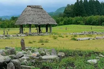 Perimeter of Stone Circle (Photo: <a href="http://www.flickr.com/photos/chrissam42/1353432581/" target="_blank" rel="noreferrer noopener nofollow">ChrisSteph LewisBoegeman</a>)