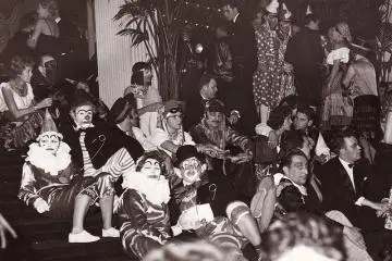 The annual Dead Rat Ball, held in Ostend. (Photo:  Bal du rat mort – <a href="http://en.wikipedia.org/wiki/File:Bal_du_rat_mort.JPG" target="_blank" rel="noreferrer noopener nofollow">Karel Leermans</a> / <a href="https://creativecommons.org/licenses/by-sa/3.0/deed.en" target="_blank" rel="noreferrer noopener nofollow">CC BY-SA 3.0</a>)