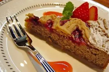 Delicious pastries at ran Hotei - all home-made! (Photo: Randy Channell Soei)