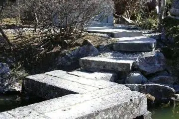 Ohyaji garden - a path leads up the mountain from the back of the garden (Photo: S.C. Kurokawa)