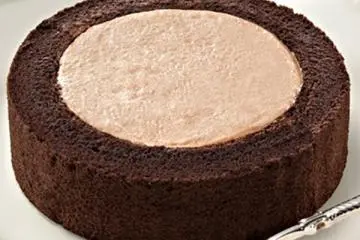 Premium Chocolate Roll Cake (Photo: Lawson)