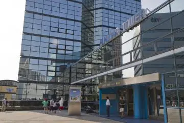 The entrance has souvenir shops (Photo: <a href="https://en.japantravel.com/profile/tristan-scholze/419" target="_blank" rel="noreferrer noopener nofollow">Tristan Scholze</a>)