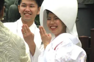 Happy wedding in Asakusa, Tokyo (Photo: Shiroi Tenshi)