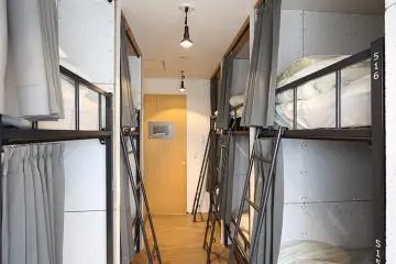 Beds in the mixed dormitory (Photo: Oak Hostel Fuji)