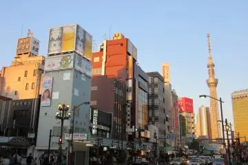 Asakusa and Skytree in the evening (Photo: Shiroi Tenshi)