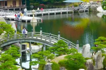 View from the back of the gardens (Photo: <a href="http://www.gethiroshima.com" target="_blank" rel="noreferrer noopener nofollow">gethiroshima.com</a>)