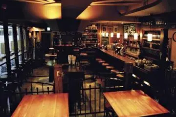Failte Irish Pub and Restaurant bar area (Photo: Metropolis Magazine)