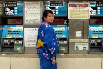 Ticket Machine has an English Button to toggle between English and Japanese (Photo: <a href="http://www.flickr.com/photos/rowmuse/105024508/" target="_blank" rel="noreferrer noopener nofollow">Roger Walch</a>)