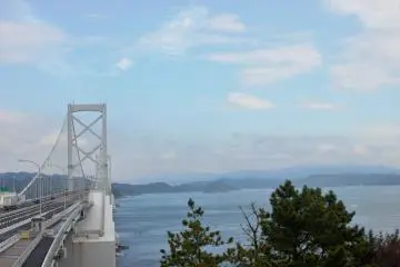 A bridge stretches over the narrowest part of the Naruto Strait. The whirlpools lie underneath. (Photo: Bret de Colebi / JT)