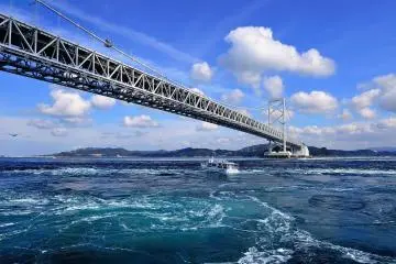 Photo: <a href="http://en.japantravel.com/tokushima/the-great-naruto-whirlpools/15302" target="_blank" rel="noreferrer noopener nofollow">Masayoshi Hirose</a> / JT