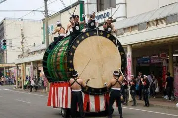 The large taiko drums of the museum are paraded in the streets annually. (Photo: <a href="http://www.flickr.com/photos/chrissam42/2522492229/" target="_blank" rel="noreferrer noopener nofollow">ChrisSteph LewisBoegeman</a>)