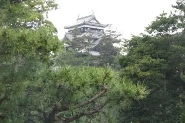Matsue Castle located in downtown Matsue (Photo: Judith Mikami | JT)