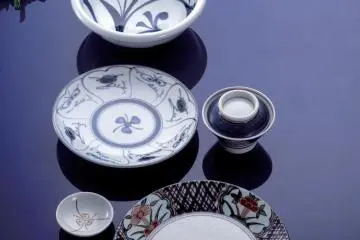 Beautiful, practical Tobe-yaki ceramics (Photo: Ehime Prefecture)