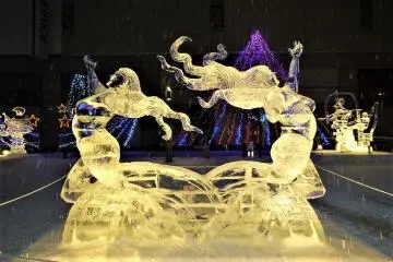 Ice blocks are transformed into shining crystal artworks, with people working through the night to get it ready for the competition (Photo: <a href="https://www.flickr.com/photos/sonotoki/4351292268" target="_blank" rel="noreferrer noopener nofollow">annintofu</a> / <a href="https://creativecommons.org/licenses/by-nc-nd/2.0/" target="_blank" rel="noreferrer noopener nofollow">CC BY-NC-ND 2.0</a>)