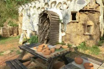 Strawbale House Ceramic Factory (Photo: Yuki Takata)