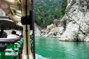 Touring Dorokyo Gorge by Hovercraft (currently Suspended Because of Corona)