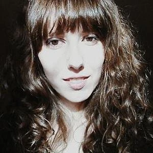 Roxanne L W