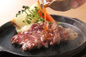 Senba Hide steak--better than beef! (Photo: Basashiya Masashi)