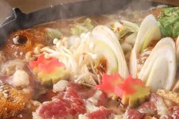 More of the sukiyaki (Photo: Basashiya Masashi)