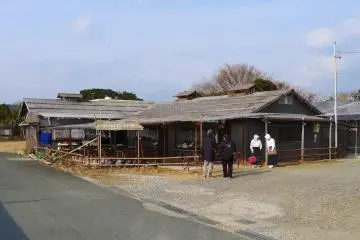 Lunch at Hachimankamado