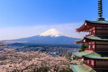 Red pagoda, Mount Fuji and cherry blossoms (Photo: <a href="https://www.flickr.com/photos/reggiepen/17025277650" target="_blank" rel="noreferrer noopener nofollow">By Reginald Pentinio</a>)