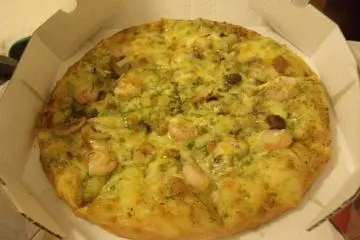 Prawn, pesto and mushroom
