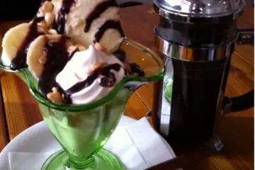 Cafe & Bar Kanayama Base