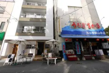 Outside view- next to Oyster restaurant (Photo: <a href="http://www.gethiroshima.com" target="_blank" rel="noreferrer noopener nofollow">gethiroshima</a>)