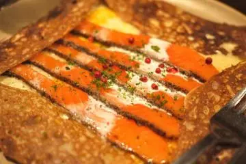 Salmon Galette (Photo: <a href="http://www.gethiroshima.com" target="_blank" rel="noreferrer noopener nofollow">gethiroshima</a>)