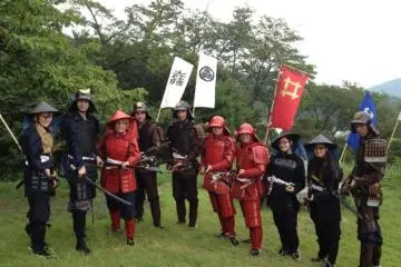 Foreign visitors in lightweight rental samurai armour (Photo: PPF)