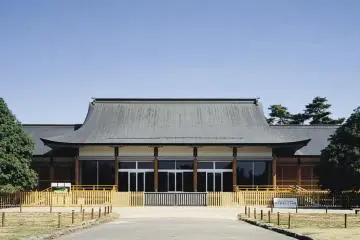 A grand ceremonial gate welcomes visitors (Photo: Edo Tokyo Museum)