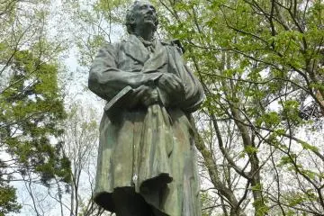 The statue of the great fairytale writer (Photo: Olga Kaneda)