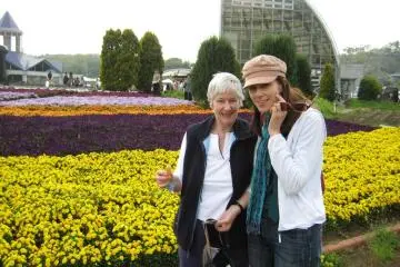 Mom and I and May flowers at Motegi Michi no Eki (Photo: M. Kurokawa)