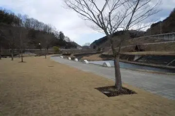Pedestrian path leading towards Motegi Station (Photo: S.C.Kurokawa)