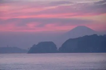 Beautiful Mt. Fuji as seen from Kamakura Beach (Photo: Larry Knipfing)