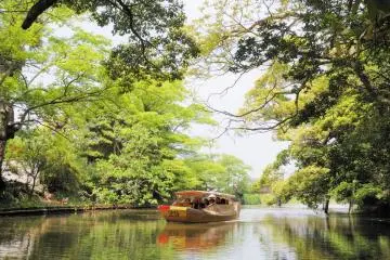 Horikawa boat cruises (Photo: Shimane Prefecture)