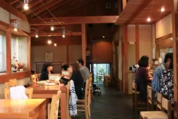 The interior of Matsuo is relaxing, and the aroma from the open kitchen is inviting. (Photo: PPF)