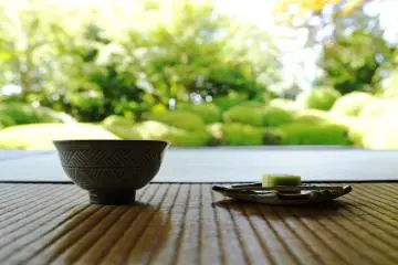 From the ancient tea ceremony to today’s snacks, sweets have been an integral part of Japanese cuisine. (Photo: <a href="https://www.flickr.com/photos/bonguri/15403444996/in/photolist-pt9FxS-5JptDW-bKgrp6-aKU5or-oNuSXm-E899L-9HVa71-bKgrmV-51KrjN-b5iMcM-5ZKZrE-9HShva-59Yt9t-VoMNcp-bwmG8U-6ZdRE7-gUgtew-bwmG6w-bwmG4m-bwmG7Q-bwmG4y-9HSgWx-6ZdRzE-aDWcDw-bwqRos-AWZTZB-bKgruT-6Xo22T-6MAYma-bKgrpT-9HSi6g-YmQZdY-qnPBba-6hCyrP-bwmG9N-8YgeKR-7VD6CU-bKgrnR-bKgrqv-ei2Uu6-YqmzJe-bKgrqa-ZniYMs-9HV9to-bKgrtB-b57fDa-VwNrPL-auQ6MZ-bKgrtT-aAQFKf" target="_blank" rel="noreferrer noopener nofollow">Bong Grit</a>)