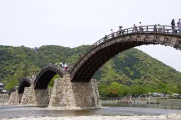The beautiful Kintai-kyo Bridge (Photo: <a href="http://www.gethiroshima.com" target="_blank" rel="noreferrer noopener nofollow">GetHiroshima</a>)