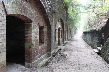 Play hide and seek in an abandoned fort on the Tomogashima Islands (Photo: <a href="https://www.flickr.com/photos/gorimon/6248486167/" target="_blank" rel="noreferrer noopener nofollow">Gorimon</a> / <a href="https://creativecommons.org/licenses/by-nc/2.0/" target="_blank" rel="noreferrer noopener nofollow">CC BY-NC 2.0</a>)