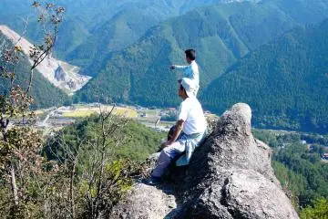 Visit one of the many hot springs in the area, such as Yuki Hot Springs in Hiroshima prefecture (Photo: Hiroshima Convention and Visitors Bureau / JT)