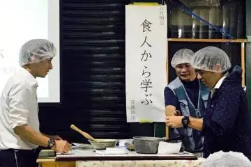 Hayakawa-san's Hako misomaking demonstration (Photo: <a href="https://www.facebook.com/okazakitakuminokai/" target="_blank" rel="noreferrer noopener nofollow">Okazaki Craftsmen Association</a>)