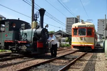 Spinning the Botchan train on a dime