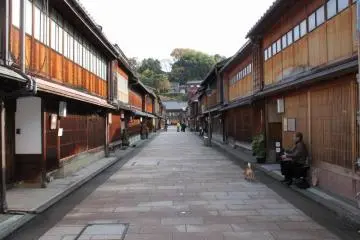 The main street of Higashi Ochaya (Photo: Erik O'Brien)