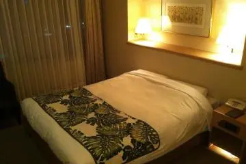 The bed in a Standard Room (Photo: <a href="http://www.gethiroshima.com" target="_blank" rel="noreferrer noopener nofollow">GetHiroshima</a>)