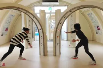 Ring stretch - you have to be quick to touch the flashing button (Photo: Bonson Lam)