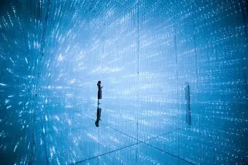 The Infinite Crystal Universe / teamLab,  2015-2018 (Photo: teamLab Planets TOKYO)
