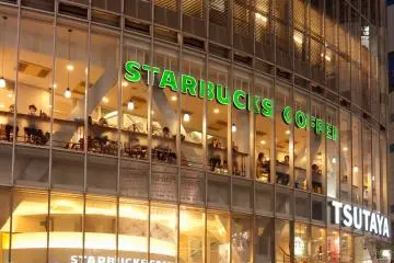 Starbucks in Shibuya (Photo: <a href="https://commons.wikimedia.org/wiki/File:QFront-Shibuya-04.jpg" target="_blank" rel="noreferrer noopener nofollow">Rs1421</a> / <a href="https://creativecommons.org/licenses/by-sa/3.0/deed.en" target="_blank" rel="noreferrer noopener nofollow">CC BY-SA 3.0</a>)