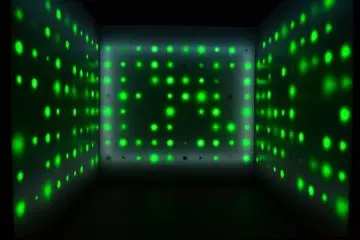 Monochromatic green lights only.